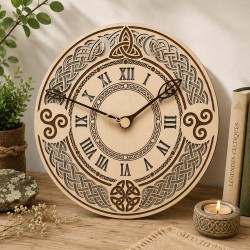 Horloge Celtique en Bois Gravée – Décoration Murale Bretonne | Les Gravures de l'Avenr